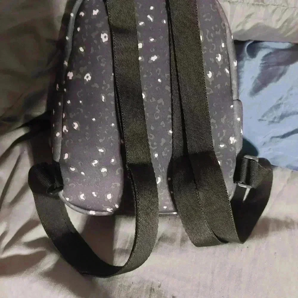 COPY - NWOT Reebok mini bag - Picture 5 of 10